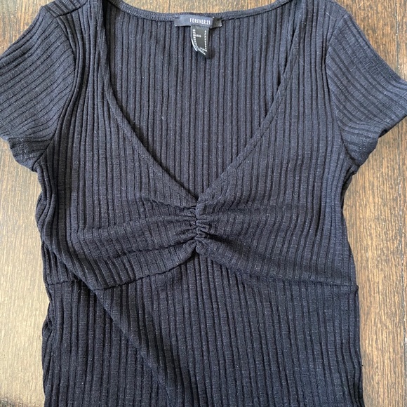 Forever 21 black v neck t shirt - Picture 1 of 4